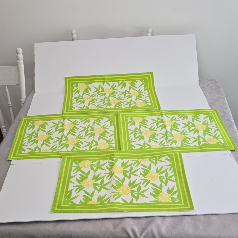 Pomegranate Set Of 4 Green Yellow Floral 100% Cotton Placemats